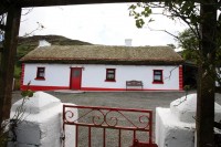 Traditional thatched cottage self-catering accommodation, Donegal