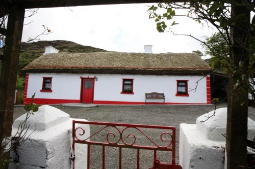 Traditional thatched cottage self-catering accommodation, Donegal
