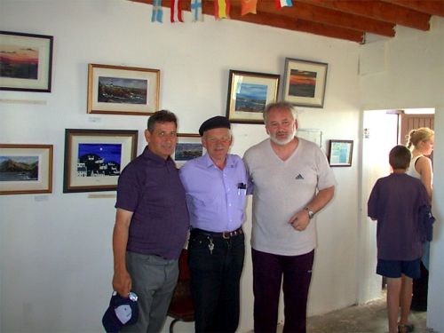 Patsy Dan Rodgers with a group of visitors at Dixon's Gallery