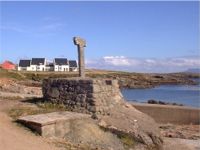 An Chros Tau / Tau Cross near the harbour