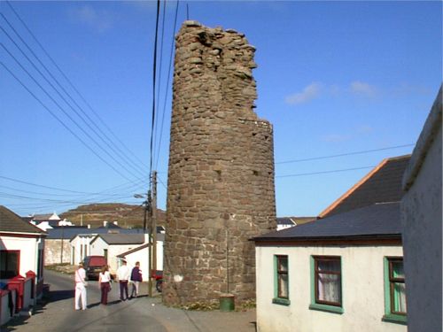 An Cloigtheach / Round Tower in the centre of West Town