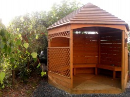 Gazebo in the garden at Johnny B's B&B Ballybofey, Co. Donegal, Ireland - accommodation with  friendly hosts and excellent guest facilities